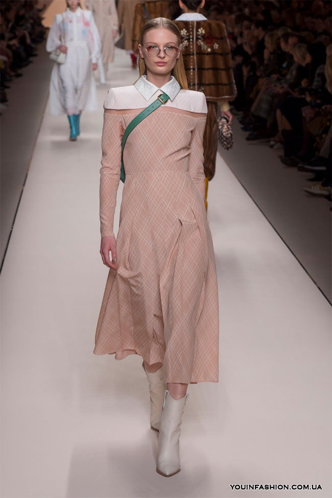 Коллекция Fendi осень-зима 2019-2020: возвращение к 80-м на Неделе моды в Милане новые фото Коллекция Fendi осень-зима 2019-2020: возвращение к 80-м на Неделе моды в Милане новые фото
