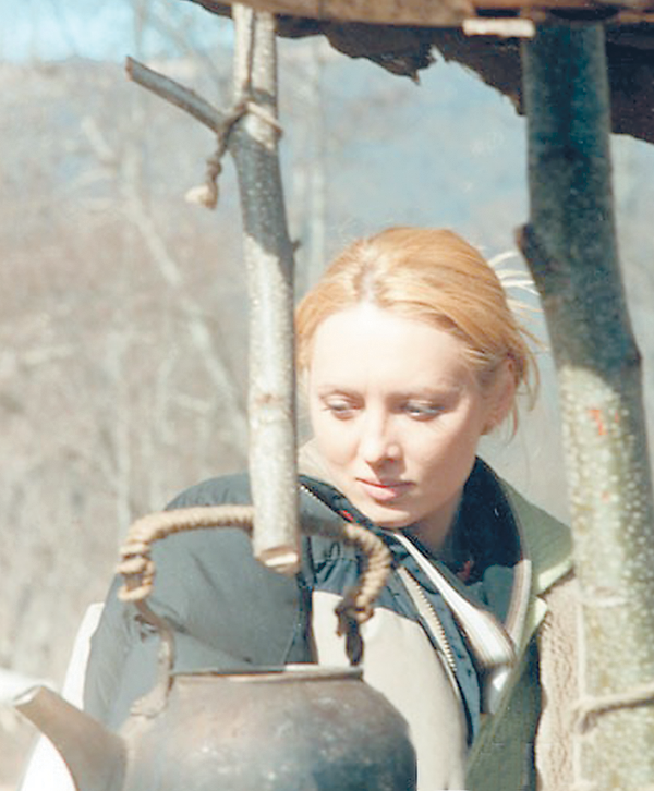 Елене всегда был дорог театр, но после роли в сериале «Тайга. Курс на выживание» (2002) актриса полюбила и кинопроцесс Елене всегда был дорог театр, но после роли в сериале «Тайга. Курс на выживание» (2002) актриса полюбила и кинопроцесс