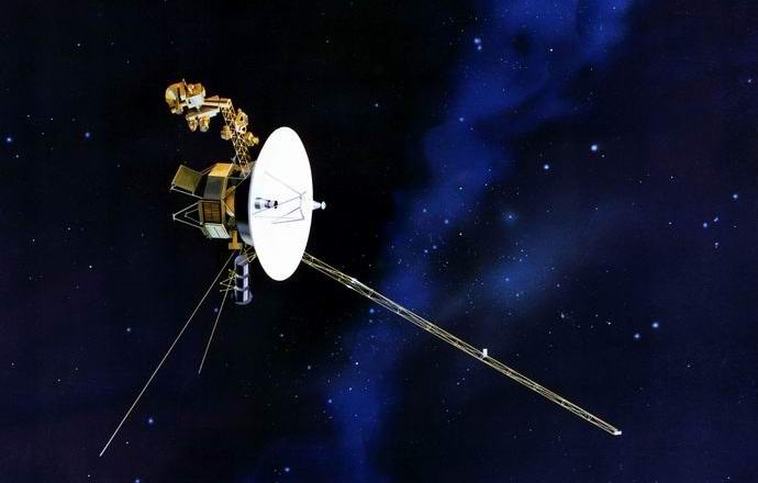 Инопланетяне поймали «Вояджер-2» и посылают при помощи него сигналы на Землю Инопланетяне поймали «Вояджер-2» и посылают при помощи него сигналы на Землю