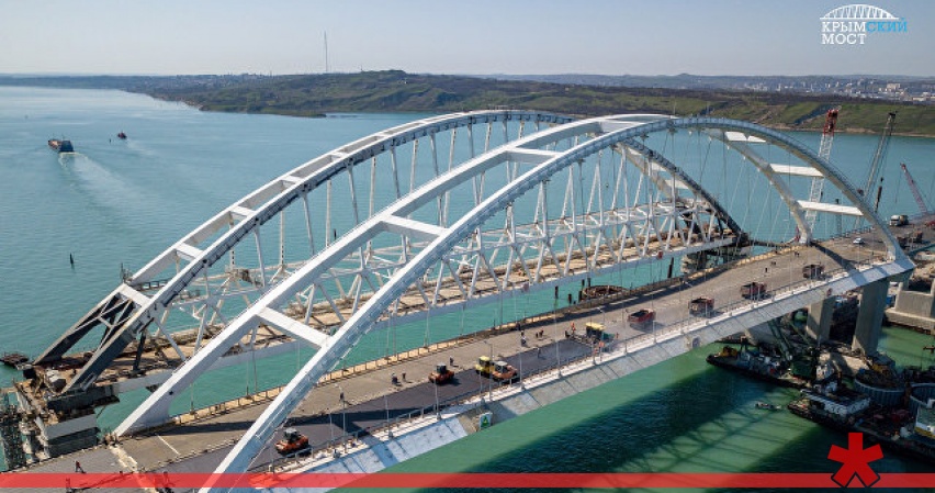 Большегрузы по Крымскому мосту запустят в октябре — Росавтодор Большегрузы по Крымскому мосту запустят в октябре — Росавтодор