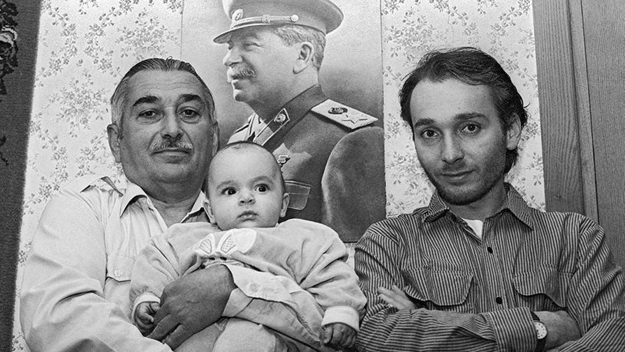 Сталины остались, Хрущевы уехали. Как живут потомки советских вождей? Сталины остались, Хрущевы уехали. Как живут потомки советских вождей?