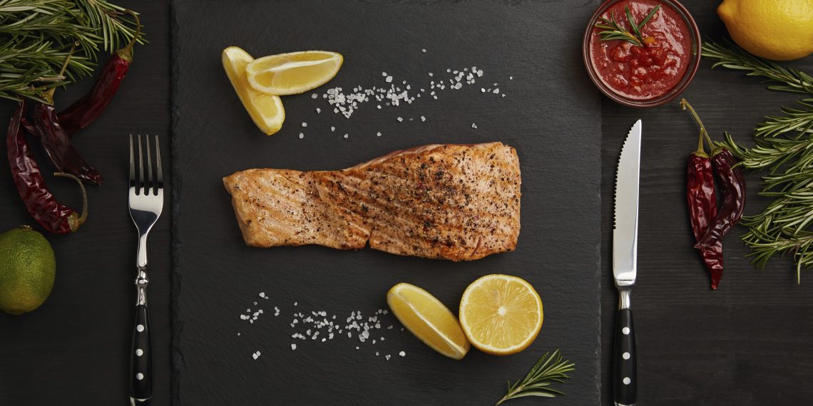 Как приготовить ужин на скорую руку: жареный лосось с лимоном