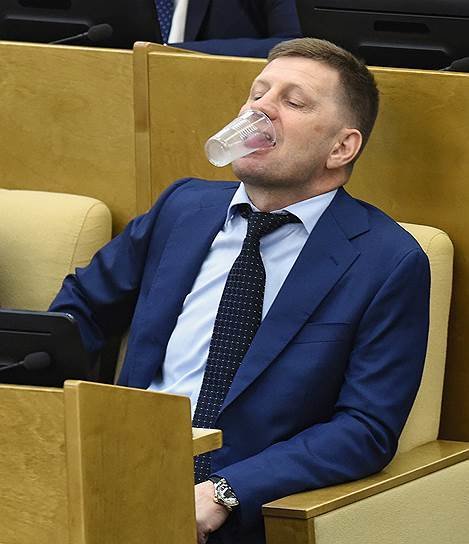 Законотворческий процесс, который высмеяли на 9gag.com Законотворческий процесс, который высмеяли на 9gag.com 9gag, государственная дума, депутат, депутаты, идиотизм, опозорить страну, позор, политики