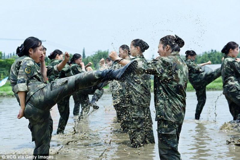 Когда за красотой скрывается страшная сила или почему с китайскими стюардессами лучше не связываться Когда за красотой скрывается страшная сила или почему с китайскими стюардессами лучше не связываться