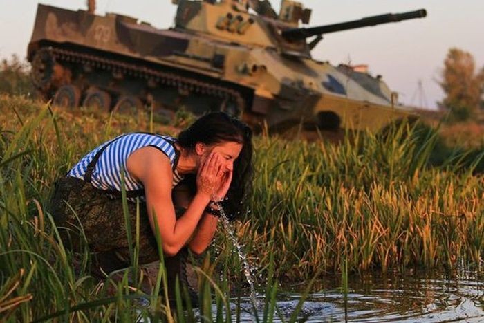 Курсантки высшего воздушно-десантного командного училища (12 фото)