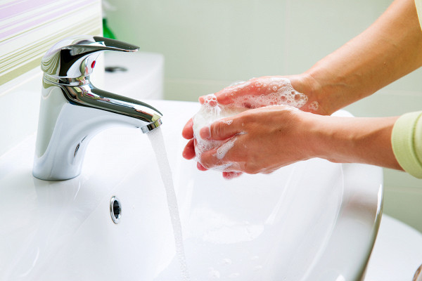 Каким мылом лучше мыть руки в период пандемии