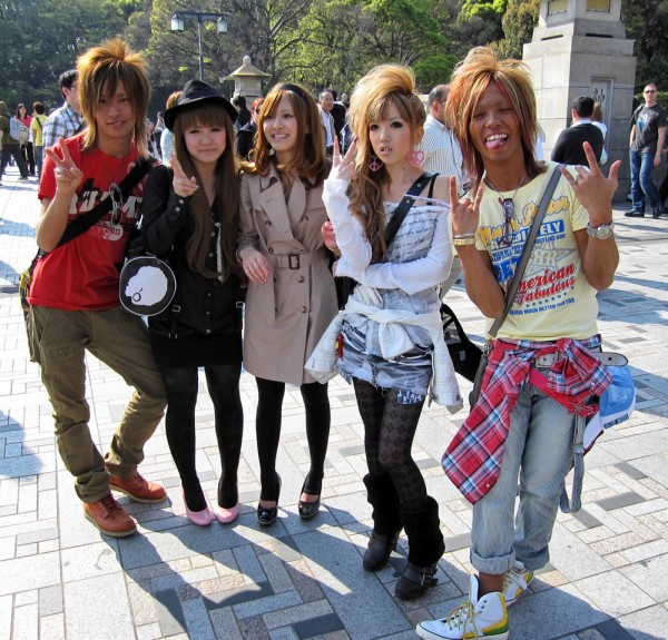 Мода японской молодежи (13 фото)