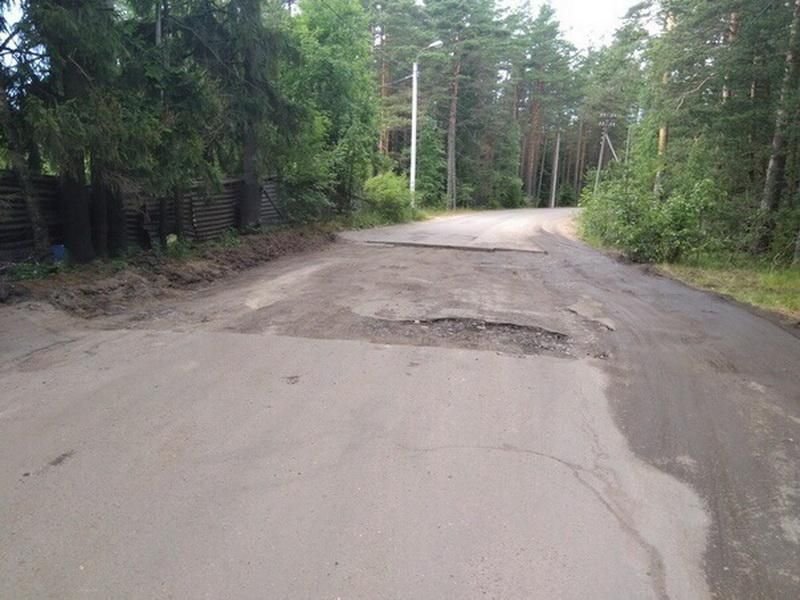 ВАЗ пролетел по дороге с "вырезанным асфальтом" и развалился ВАЗ пролетел по дороге с "вырезанным асфальтом" и развалился авария, авто, автоваз, асфальт, ваз, дтп, лада, яма