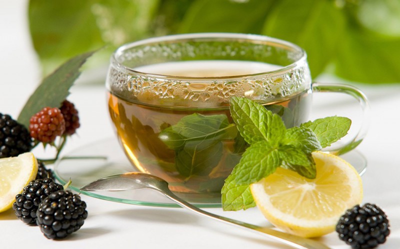 Всем известно, что зеленый чай полезен. Когда девушки сидят на диете, они пьют его литрами...