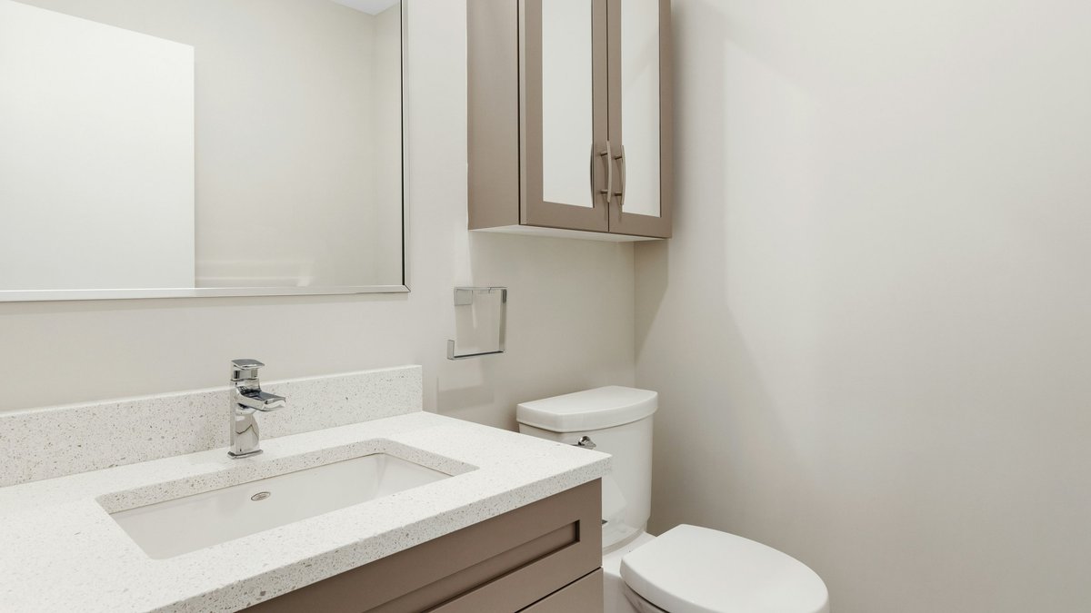 Врач предупредила о «микробном облаке» в домашнем туалете