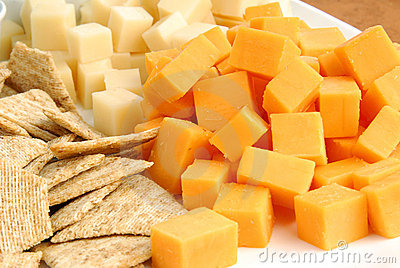 сыр и крекеры