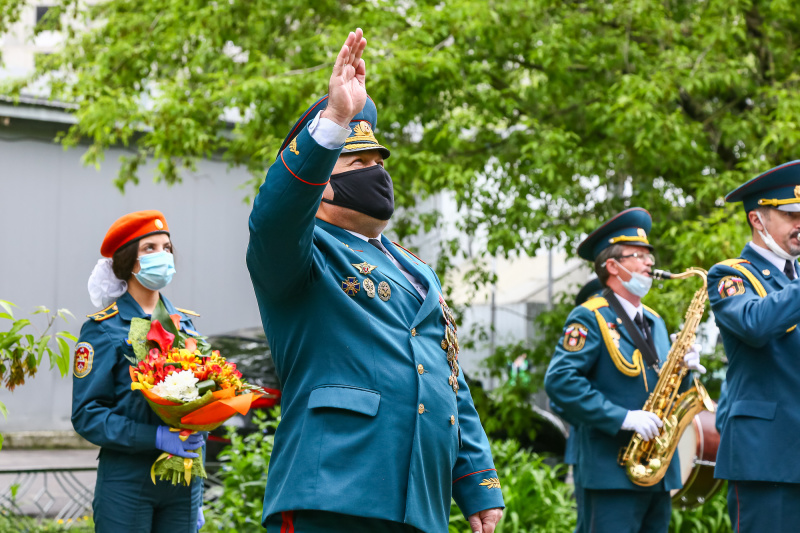 Начальник столичного Главка МЧС поздравил ветеранов московской пожарной охраны