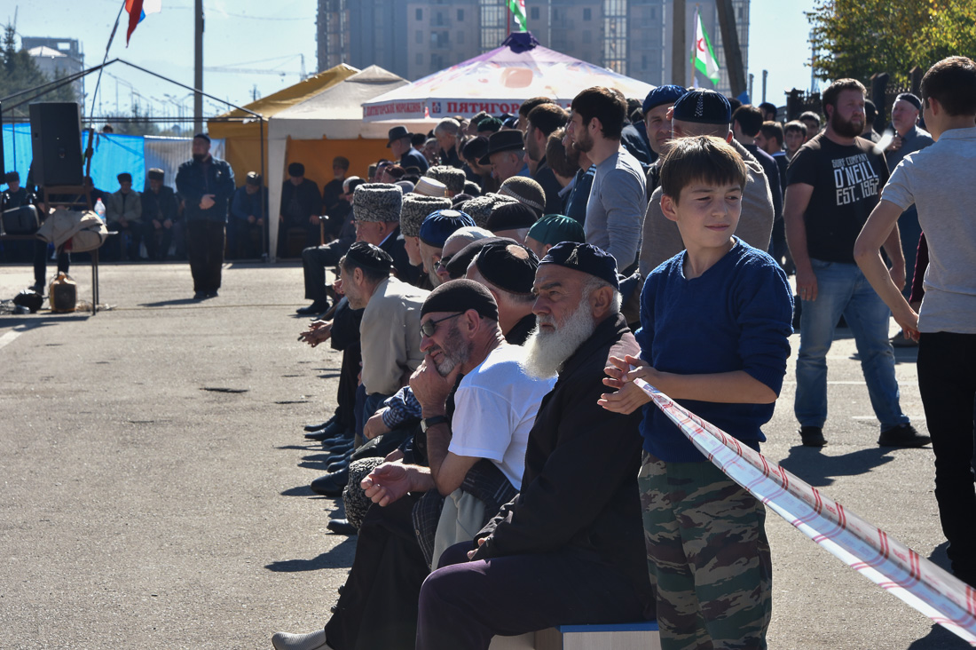 Протест спускается с гор Протест спускается с гор