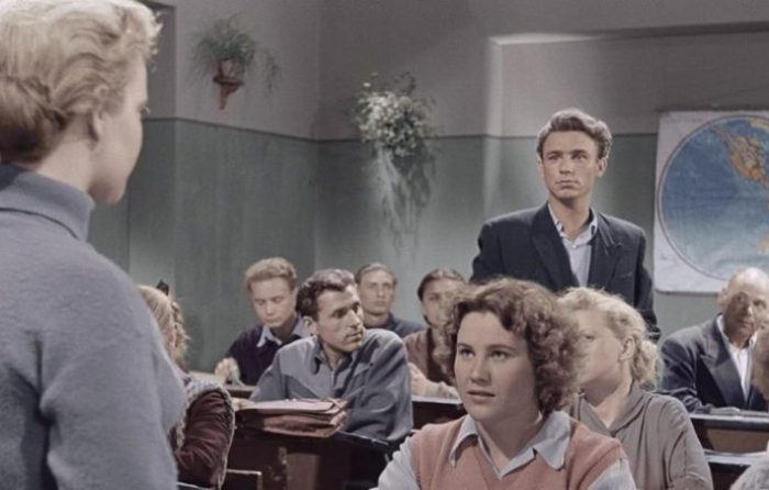 Кадр из фильма *Весна на Заречной улице*, 1956 | Фото: back-in-ussr.com Мгновение славы и годы забвения Нины Ивановой: Почему звезда фильма «Весна на Заречной улице» пропала с экранов