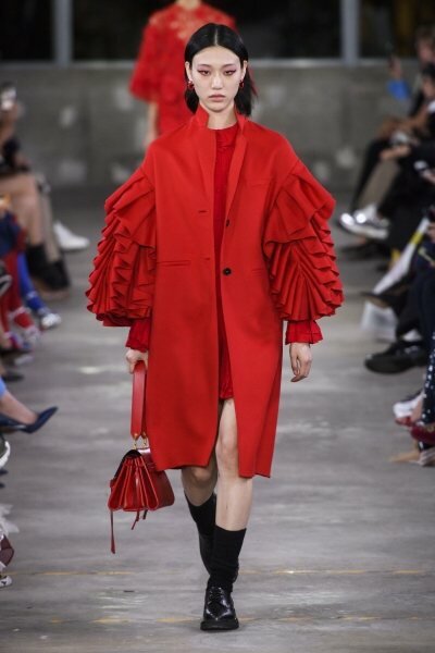Миллион алых роз — чем нас покорила новая коллекция Valentino Pre-Fall-2019 Миллион алых роз — чем нас покорила новая коллекция Valentino Pre-Fall-2019
