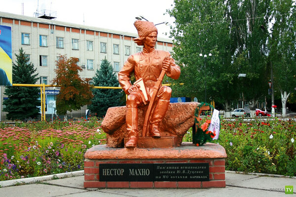 В 2009 году в центре Гуляйполя был установлен памятник Нестору Махно. Памятник пока гипсовый, энтузиасты собирают деньги на медный