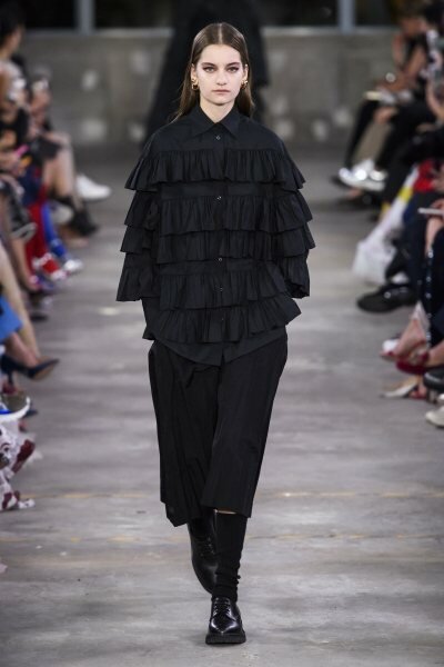 Миллион алых роз — чем нас покорила новая коллекция Valentino Pre-Fall-2019 Миллион алых роз — чем нас покорила новая коллекция Valentino Pre-Fall-2019