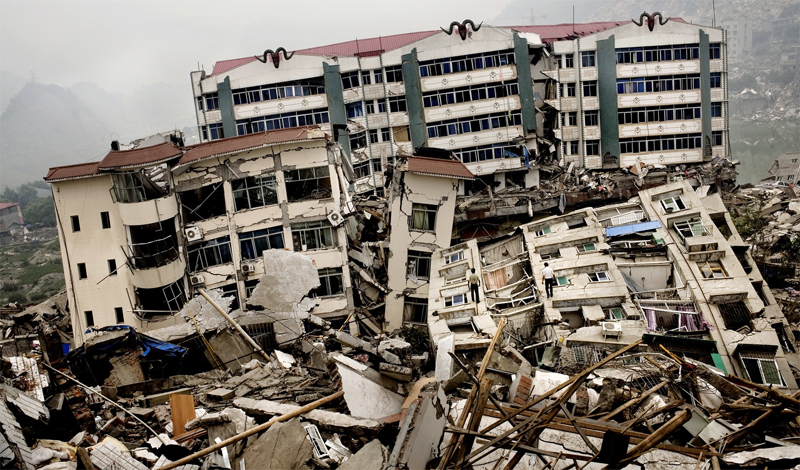 terremoto Tanshanskoe 1976 Este desastre natural que ocorreu na cidade chinesa de Tangshan.  Cerca de quatro horas da manhã, a uma profundidade de 22 quilômetros aconteceu um forte terremoto.  A cidade foi arrasada, nenhum dos a população de pessoas 655.000 não sobreviveu.