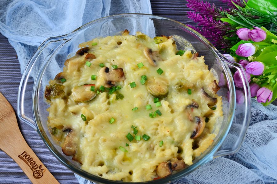 Запеканка с макаронами, овощами и грибами