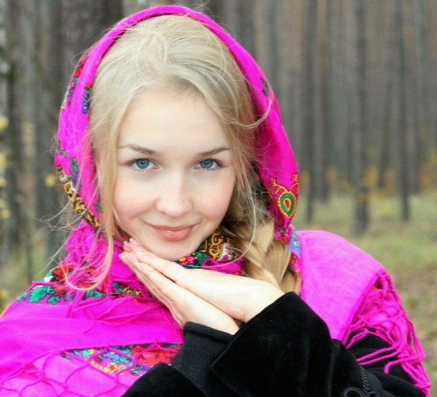 Славянский образ красивой девушки