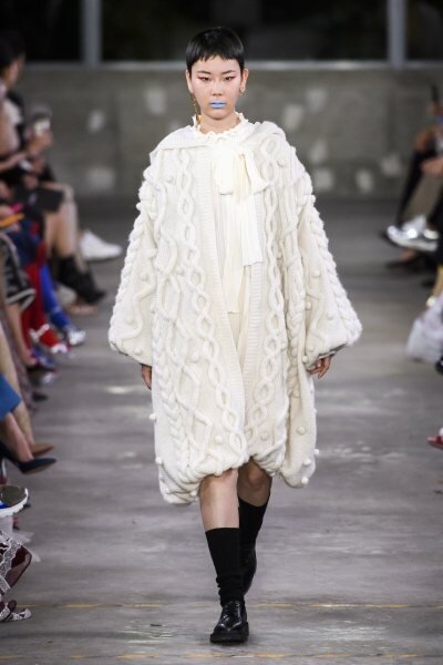 Миллион алых роз — чем нас покорила новая коллекция Valentino Pre-Fall-2019 Миллион алых роз — чем нас покорила новая коллекция Valentino Pre-Fall-2019