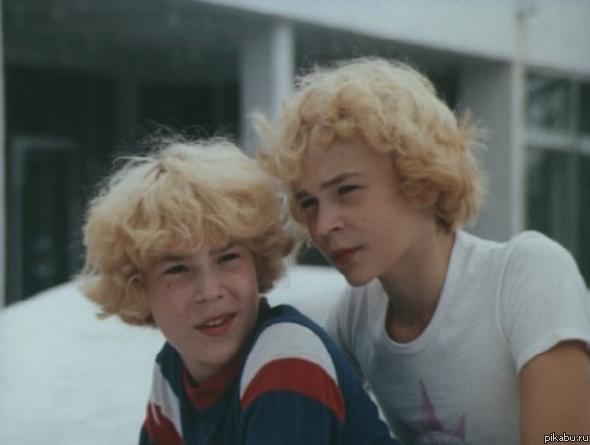 Проза жизни: Арлекино - агент КГБ, Электроник - дилер Автоваза, Алиса - биохимик Проза жизни: Арлекино - агент КГБ, Электроник - дилер Автоваза, Алиса - биохимик