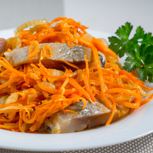 Фото к рецепту: Салат закуска с селедкой. Нереальная вкуснятина Фото к рецепту: Салат закуска с селедкой. Нереальная вкуснятина