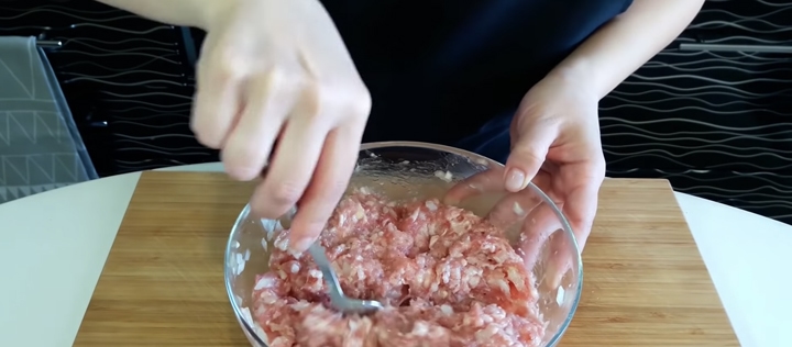Очень необычная и аппетитная замена скучным котлетам Очень необычная и аппетитная замена скучным котлетам