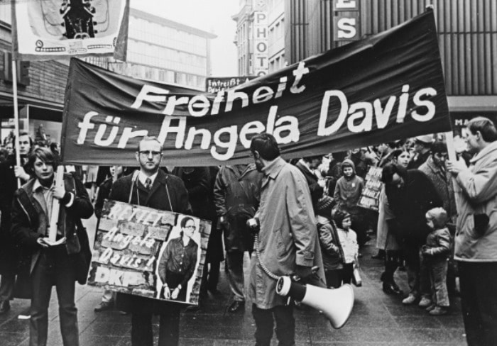 «Свободу Анджеле Дэвис!»: куда исчезла самая знаменитая американка 1970-х, и чем завершилась ее борьба