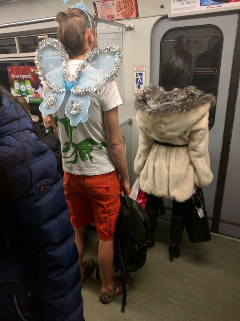 Феечка Пассажиры метро слишком модные для этой планеты
(20 фото)