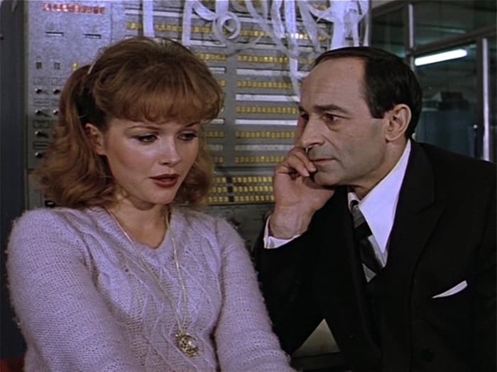 Александра Яковлева и Валентин Гафт в фильме *Чародеи*, 1982 | Фото: nnm.me Александра Яковлева и Валентин Гафт в фильме *Чародеи*, 1982 | Фото: nnm.me