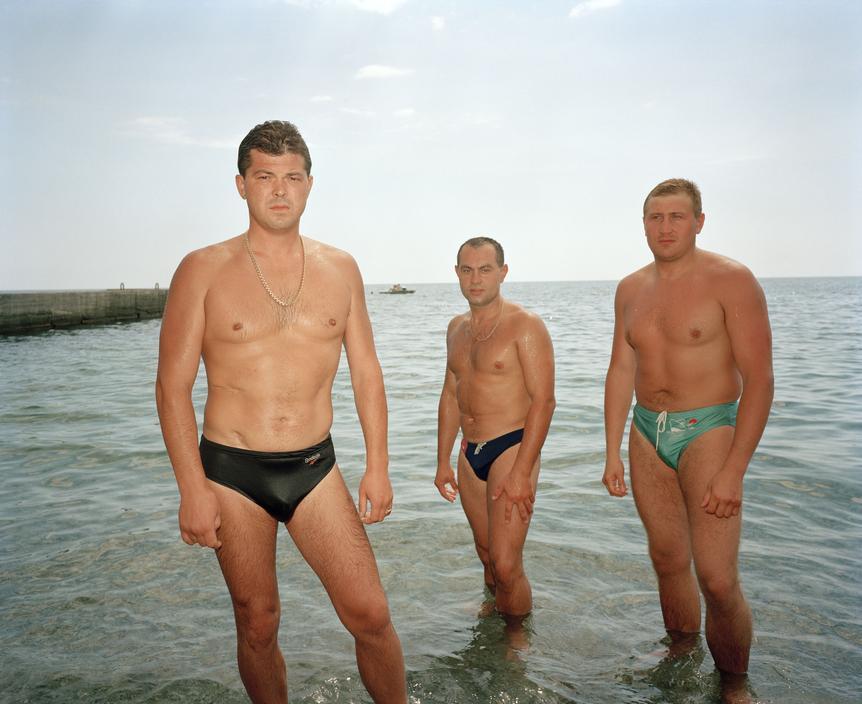 40 ностальгических кадров — Ялта 90-х годов в объективе британского фотографа 40 ностальгических кадров — Ялта 90-х годов в объективе британского фотографа