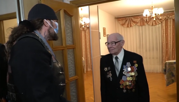 «Ночные Волки» продолжают поздравлять ветеранов в Севастополе (ВИДЕО)