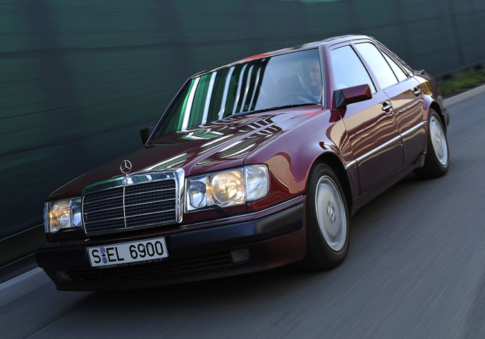 И даже знаменитый Mercedes 500E. И даже знаменитый Mercedes 500E.