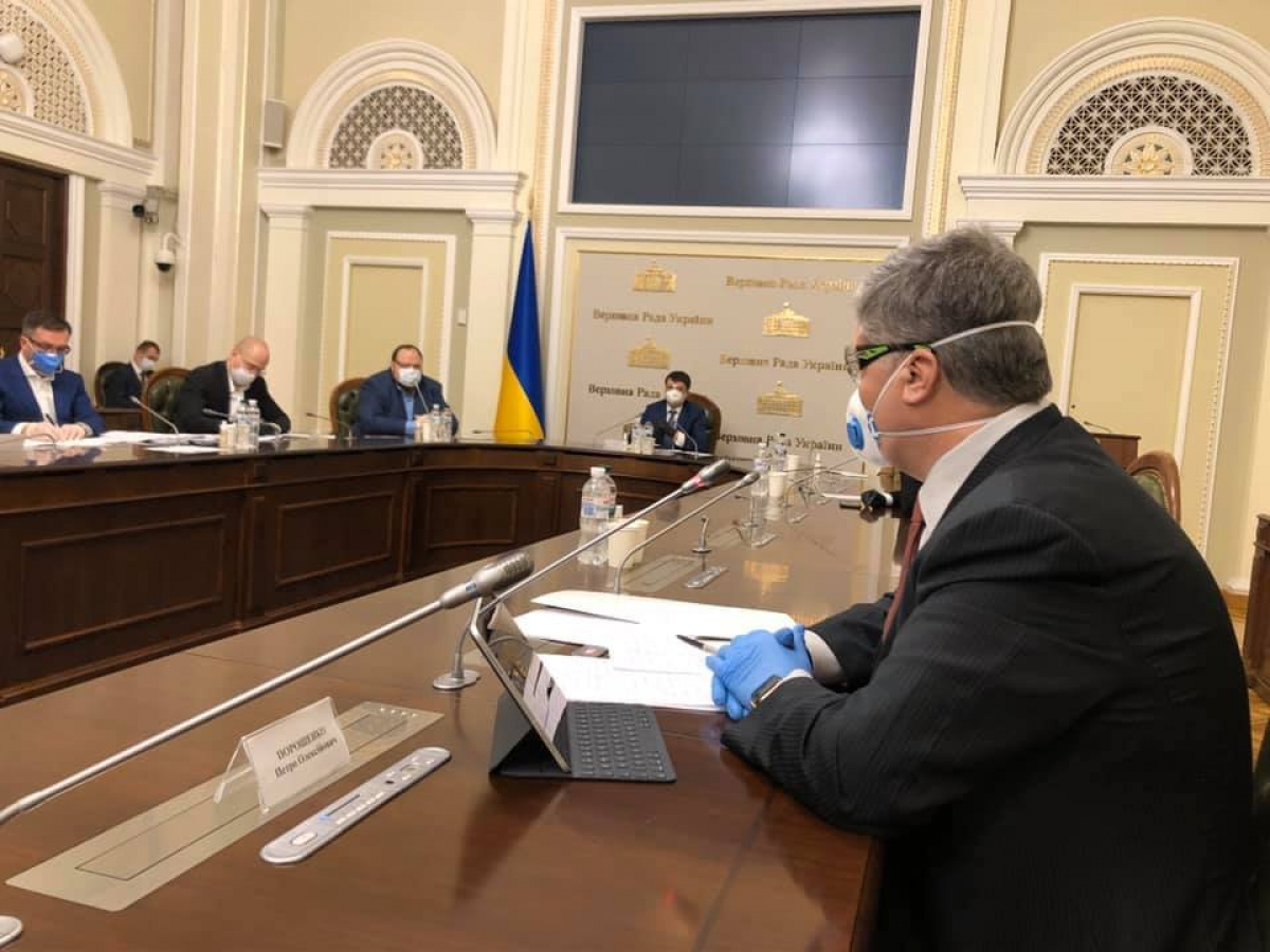 О пушном зверьке, подкрадывающемуся к Украине