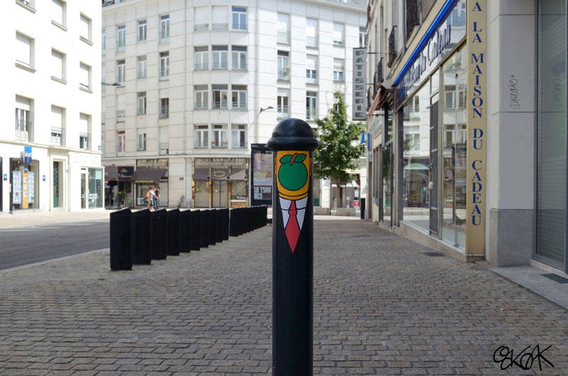 Уличное искусство, играющее с окружающей средой