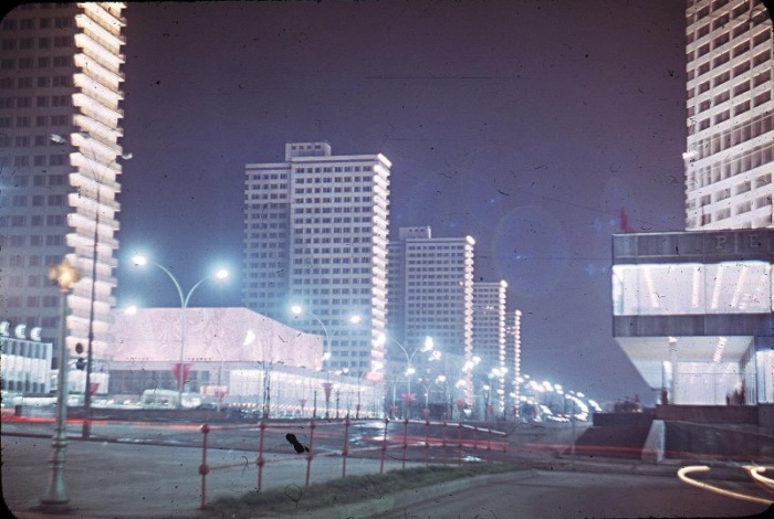 Проспект Калинина в Москве в 1967 году. Проспект Калинина в Москве в 1967 году.