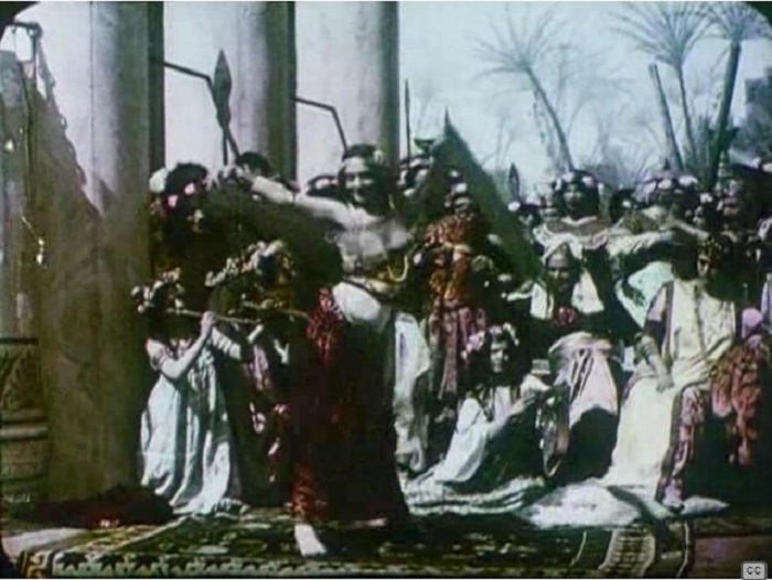 Кадр фильма «Salomе», колоризованного трафаретным способом «Патеколор». 1910 год Раскрашенные фильмы: Издевательство над шедеврами или новый шаг в искусстве