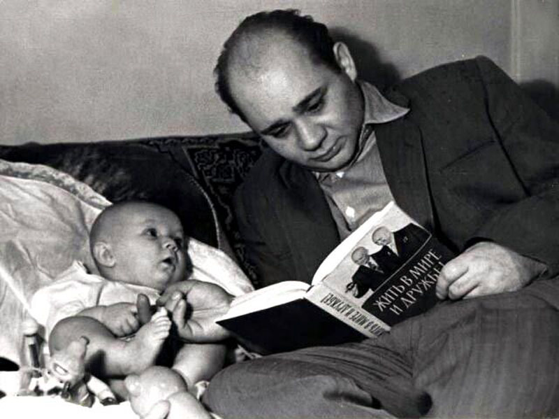 1032 Евгений Леонов с сыном Андрюшей.jpg 1032 Евгений Леонов с сыном Андрюшей.jpg