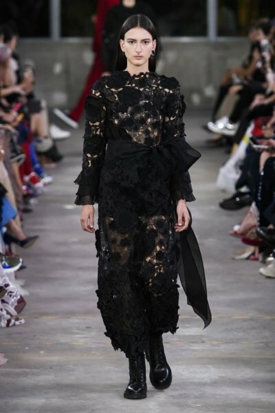 Миллион алых роз — чем нас покорила новая коллекция Valentino Pre-Fall-2019 Миллион алых роз — чем нас покорила новая коллекция Valentino Pre-Fall-2019