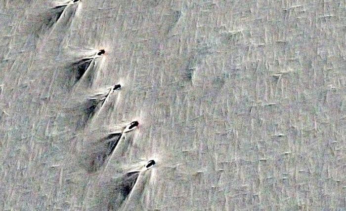 На картах Google Earth в Антарктиде нашли ряд странных идентичных объектов (6 фото) На картах Google Earth в Антарктиде нашли ряд странных идентичных объектов (6 фото)