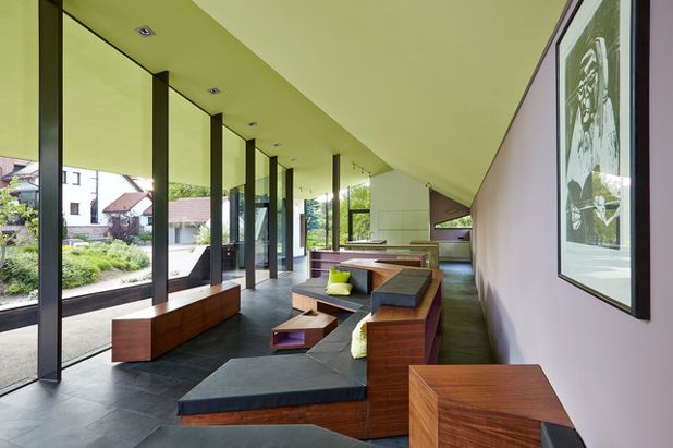 Современный Гостиная by scarchitekten