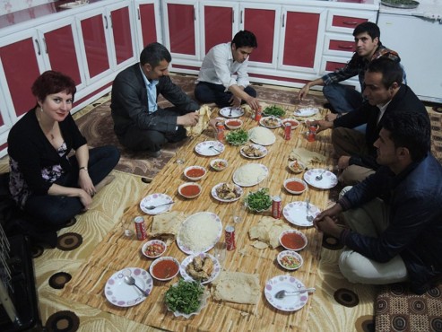 Ужин в курдской семье