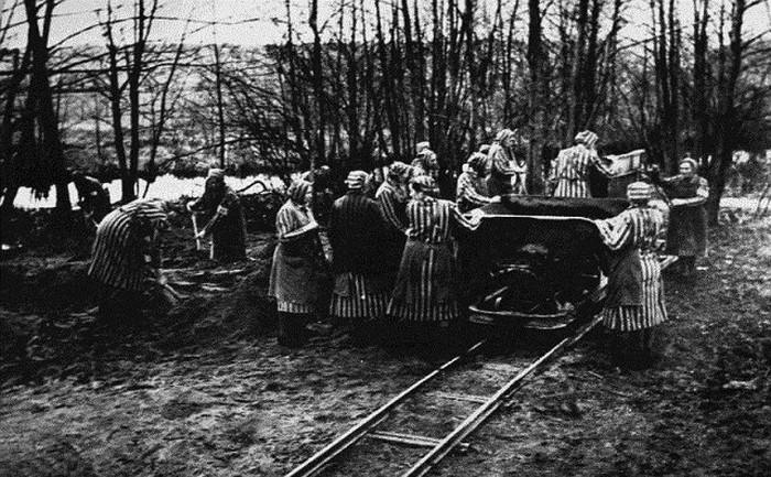 История женского концлагеря Равенсбрюк. Чтобы знали и помнили (12 фото) История женского концлагеря Равенсбрюк. Чтобы знали и помнили (12 фото)