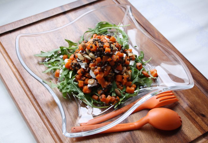 Питательный и сытный салат. \ Фото: ru.foodini.org. 8 вкусных овощных салатов, которыми не стыдно угостить гостей