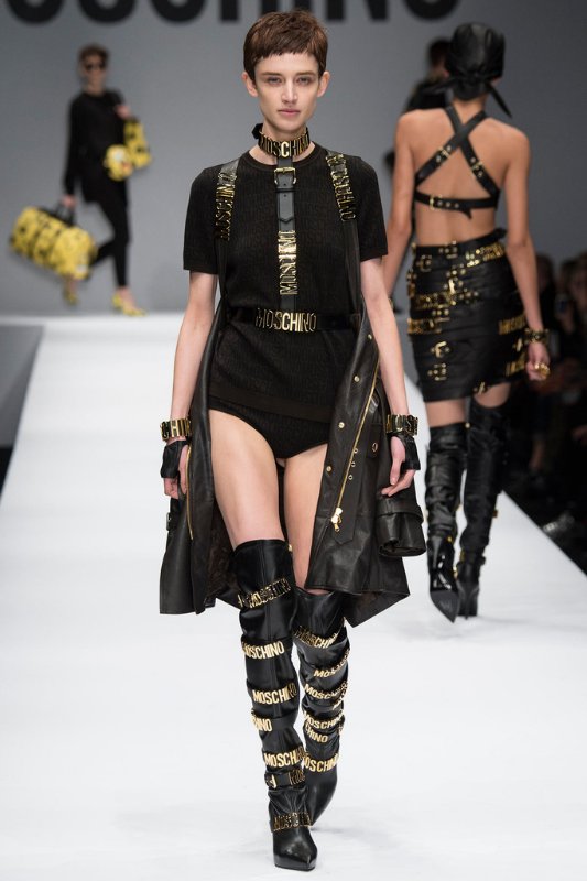 Неделя моды в Нью Йорке: Moschino осень-зима 2014/2015 Неделя моды в Нью Йорке: Moschino осень-зима 2014/2015