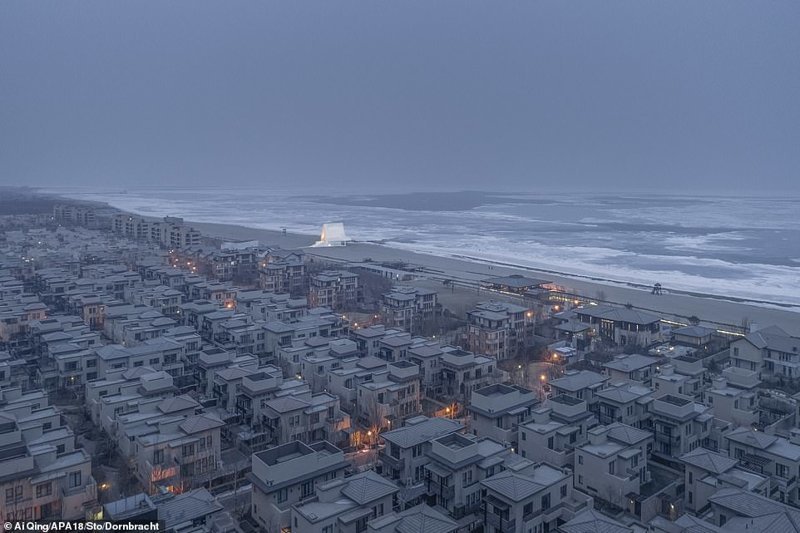 Прибрежная часовня в Бэйдайхэ, Циньхуандао, Китай. Фотограф - Ай Цин, категория "чувство места" архитектура, кандидаты, конкурс фотографии, лучшие фото, претендент, фотография, фотоконкурс