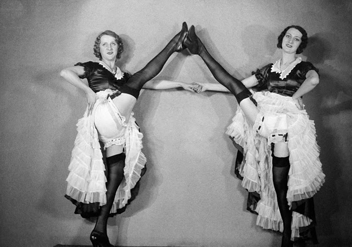 18 редких старинных фотографий танцовщиц кан-кана из Мулен Руж