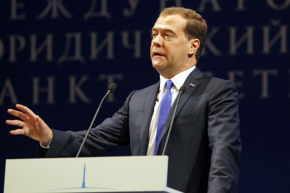 Д.МЕДВЕДЕВ: КЛЮЧЕВАЯ ЗАДАЧА "ЕР" В СДЕРЖИВАНИЕ РОСТА ТАРИФОВ ЖКХ