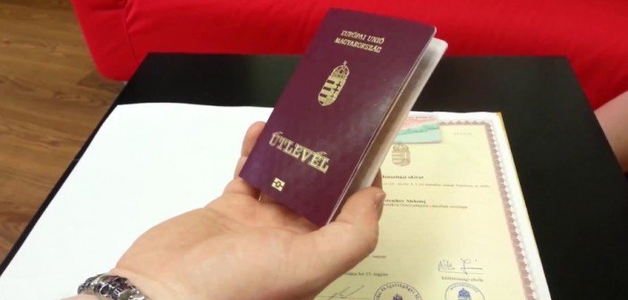 В Берегово украинцам под присягу и шампанское выдают венгерские паспорта – СМИ